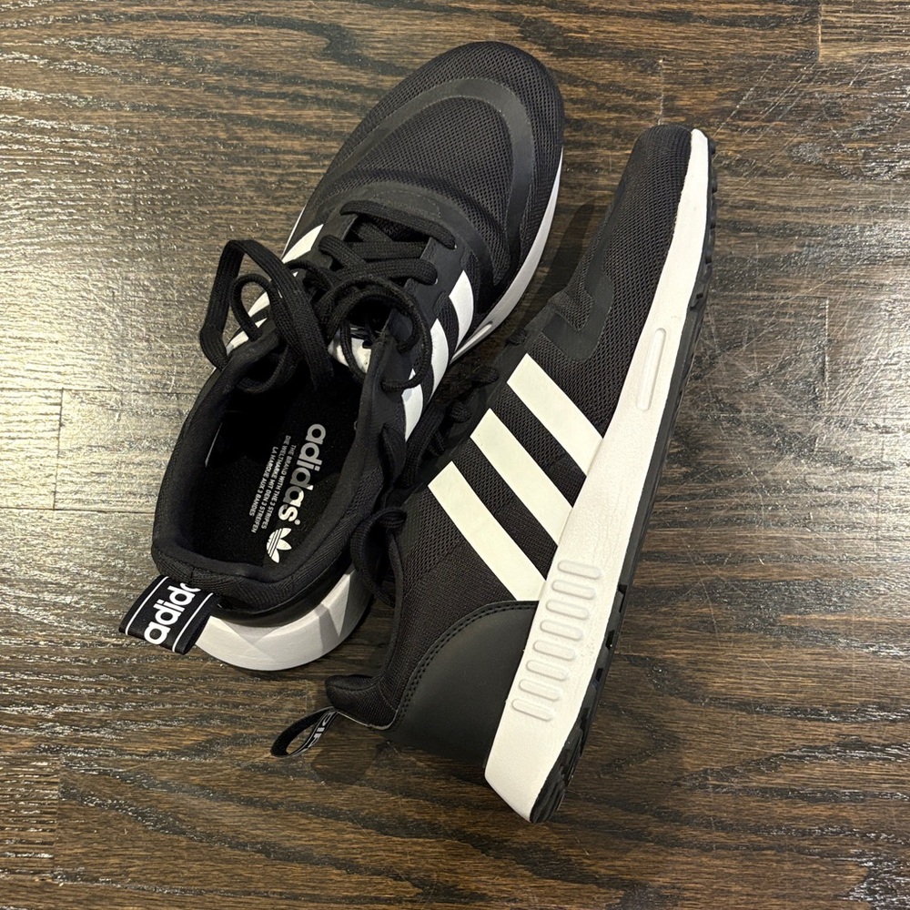 Adidas Men's Black and White Striped Sneakers 9.5 New